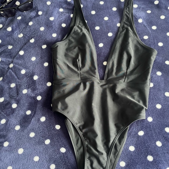 Zaful Low Cut One Piece Bathing Suit - Picture 1 of 3